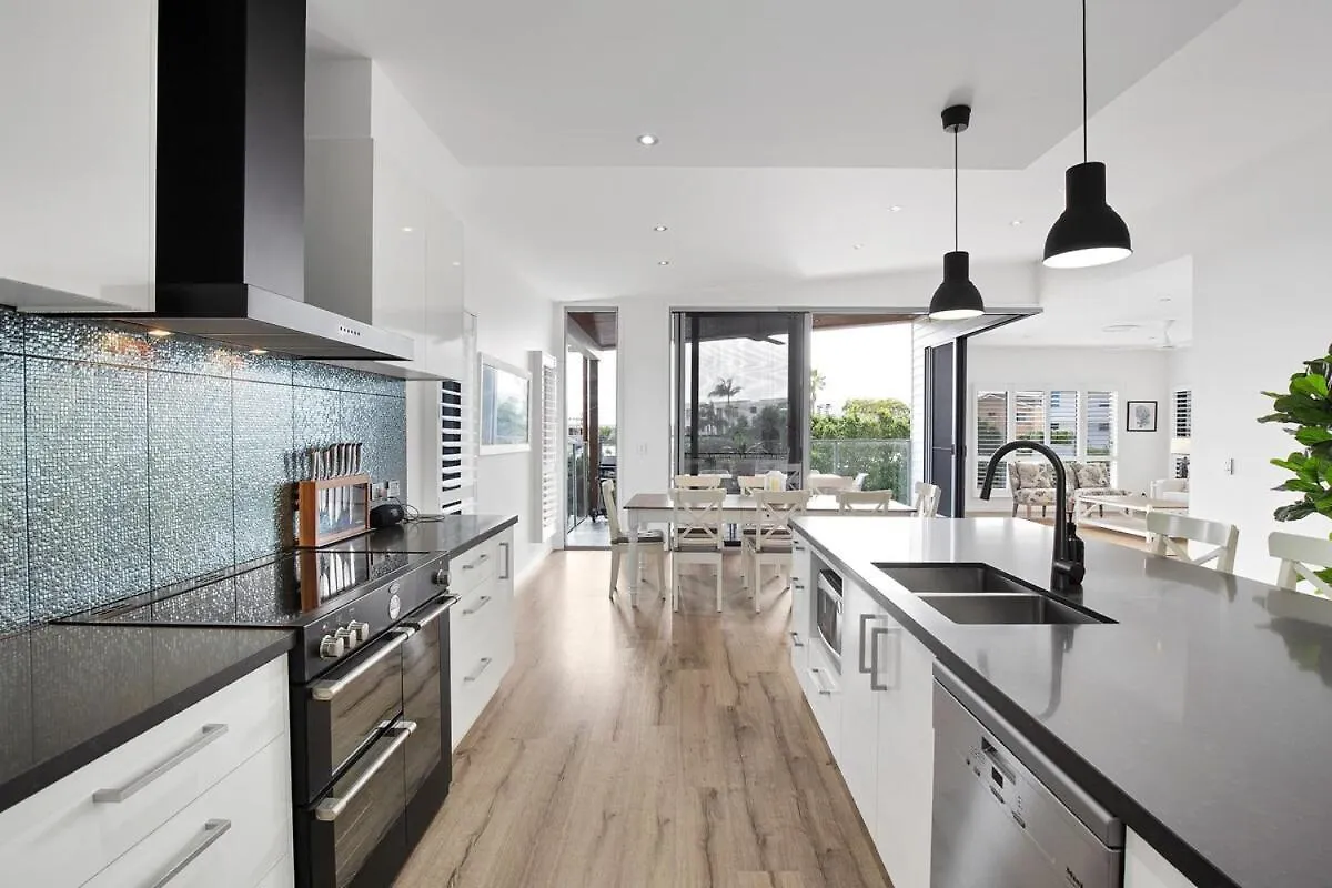 George8- The Ultimate, Family Beach House! Alexandra Headland